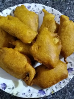 வாழைக்காய் பஜ்ஜி (Vaazhaikkaai bajji recipe in tamil) செய்முறை முக்கிய புகைப்படம்