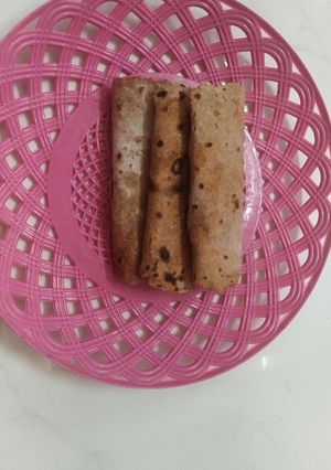 મલ્ટી ગ્રેઇન ટામેટાં રોટી (Multi Grain Tomato Roti Recipe In Gujarati) રેસીપી મુખ્ય ફોટો