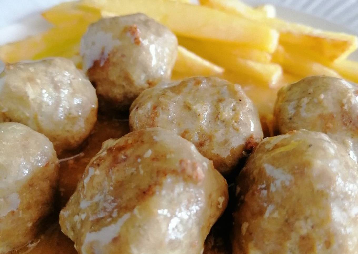 Albóndigas en salsa de vino blanco
