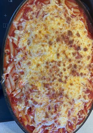Una foto de Macarrones con tomate frito casero y queso gratinado🍝🇮🇹