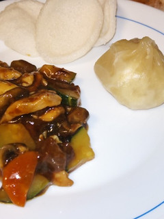 Una foto de Pollo con almendras 🥟🥠