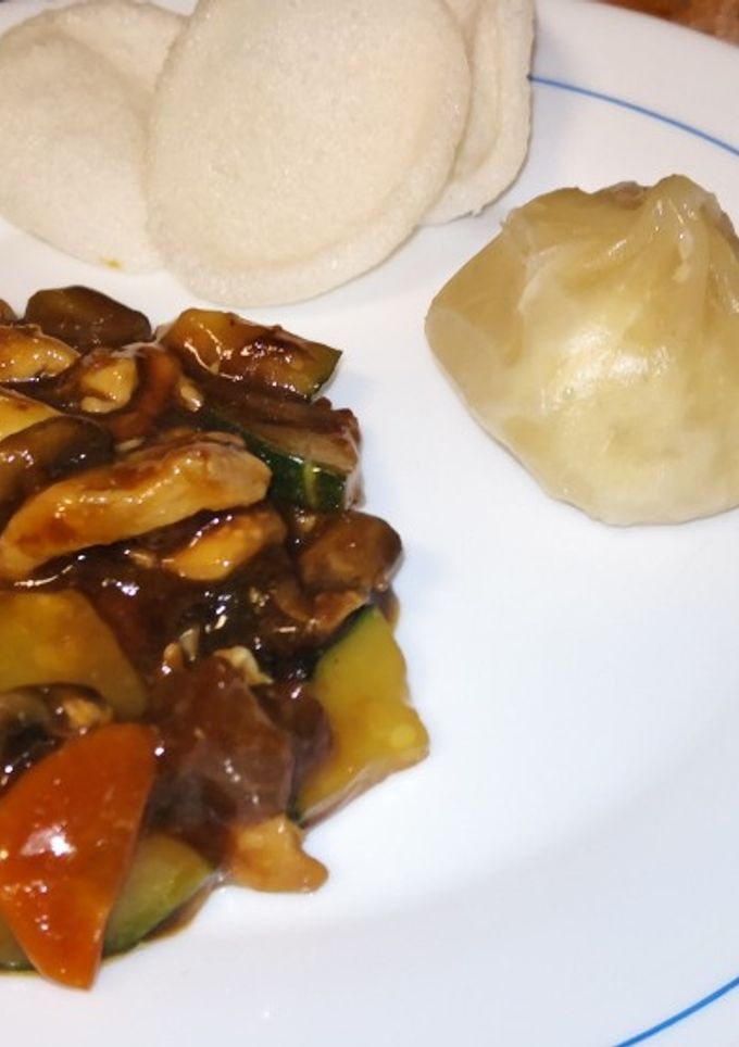 Una foto de Pollo con almendras 🥟🥠