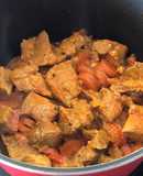 Trocitos de cerdo en salsa de tomate