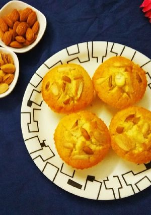 A picture of Yazdi Persian Cupcakes.