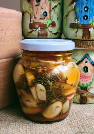 Una foto de Ajos fermentados para una microbiota feliz 🥳de la saga #lafarmaciaentucocina 🧄🫚🍯 🍋
