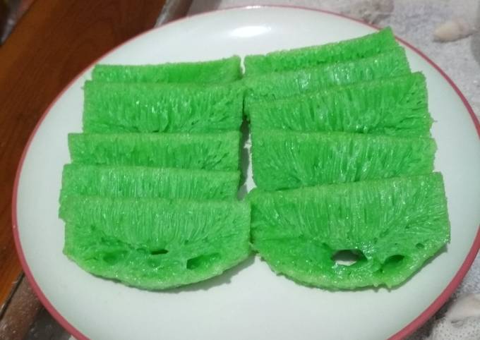 Kue Pak Thong Koh (Apem Kukus Lembut dan Bersarang)