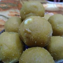 A picture of Besan & wheat flour laddo.