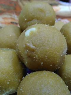 A picture of Besan & wheat flour laddo.