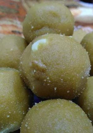 A picture of Besan & wheat flour laddo.