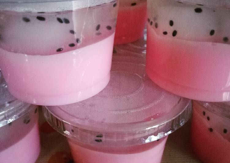 Cara Gampang Menyiapkan Puding kaca nata de coco yang Enak Banget