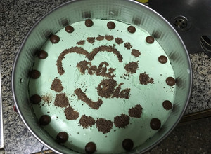 Una foto de Torta mouse de menta y base de chocolate