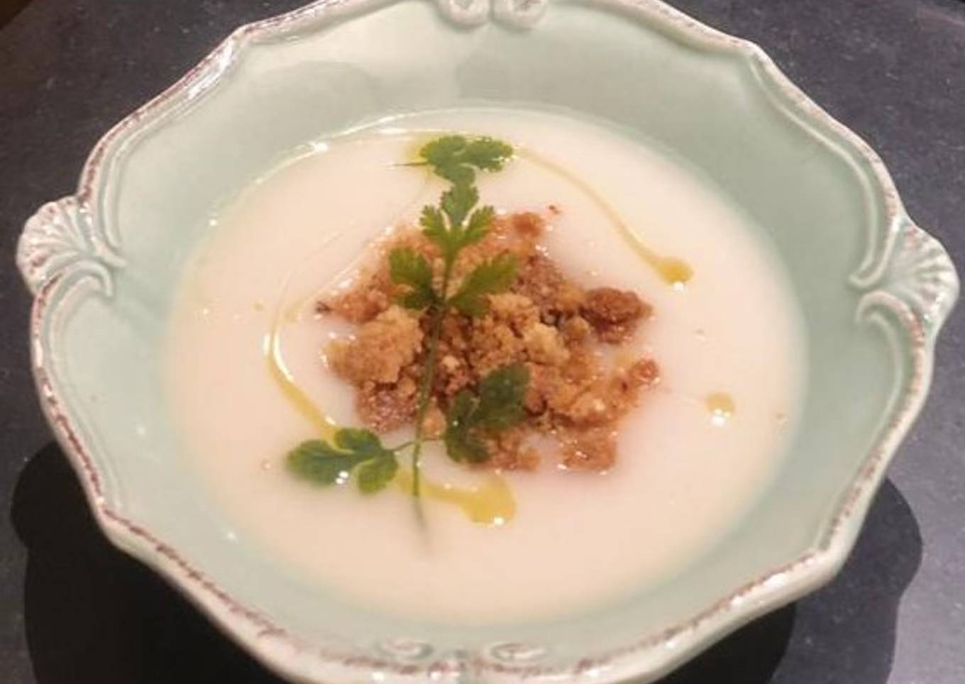 Veloute de topinambour aux crumble de noisette