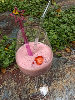 Una foto de Batido de plátano y fresas