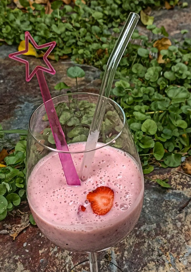 Una foto de Batido de plátano y fresas