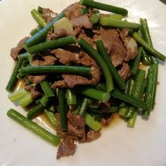 A picture of Beef with Chives.