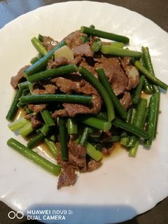 A picture of Beef with Chives.