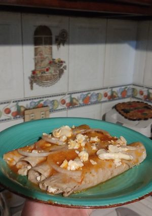 A picture of Entomatadas with Mayonnaise.