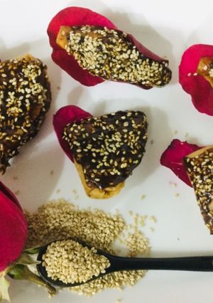A picture of Triangle Oval Shaped Choco-Til Sweet Mathris.