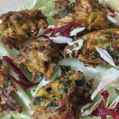 A picture of Cabbage,spinach n onion pakoda.