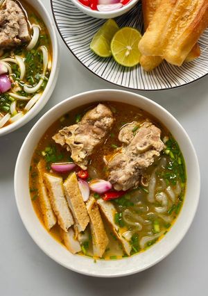 Hình của món Bánh canh xương chả kiểu Đà Nẵng.