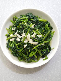 A picture of Stir-Fried Water Spinach with Garlic.