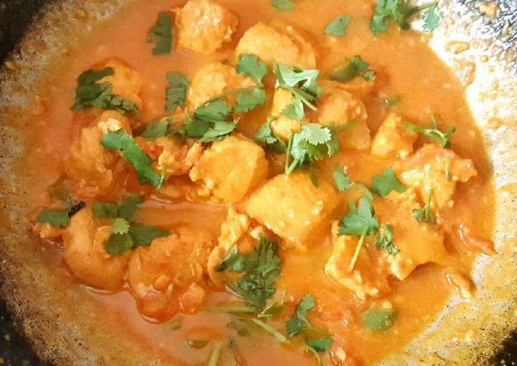 Simple Way to Make Homemade Chicken Tikka Curry😍🍜