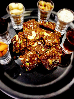 ખજુર પાક (Khajoor Paak Recipe In Gujarati) રેસીપી મુખ્ય ફોટો