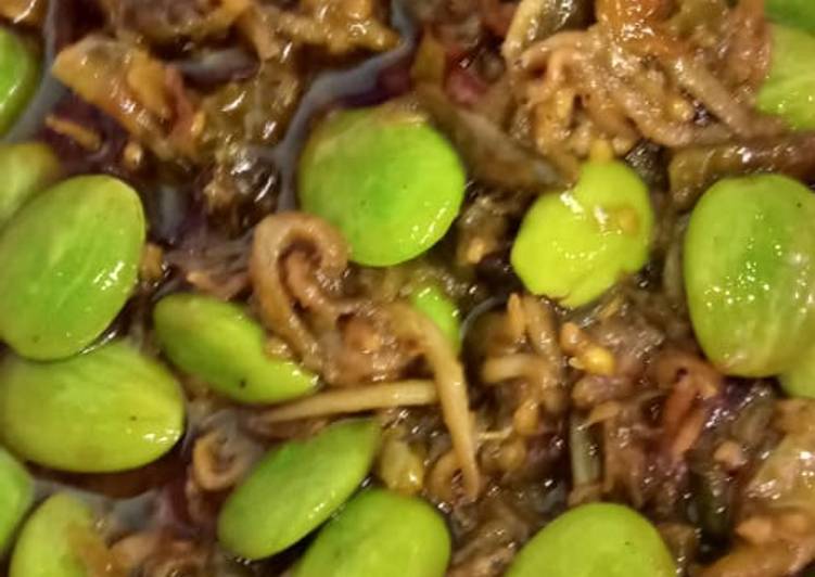 makanan Sambal teri pete Jadi, tidak cukup satu