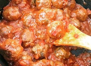 Foto resep Baso sapi goreng tomat saus (Greek meatballs in tomato sauce)#Berburucelemekemas#resolusi2019
