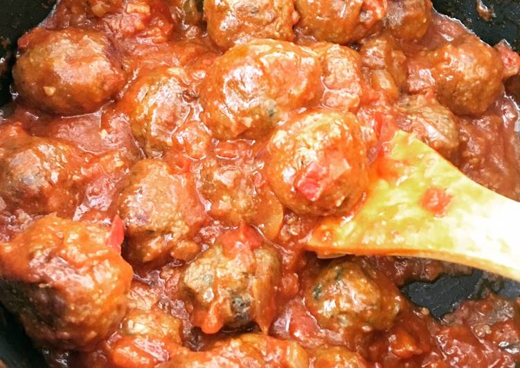 Cara Gampang Membuat Baso sapi goreng tomat saus (Greek meatballs in tomato sauce)#Berburucelemekemas#resolusi2019 yang Lezat