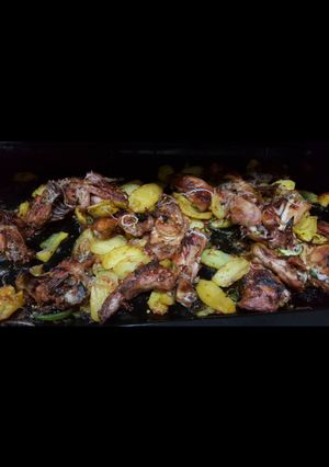 A picture of Grilled chicken and Irish potatoes.