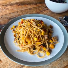 A picture of Smoked mackerel, zucchini and tomato pasta for 1 person🐟🍅.