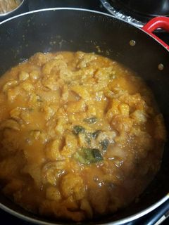 Una foto de Chicharrón en salsa roja