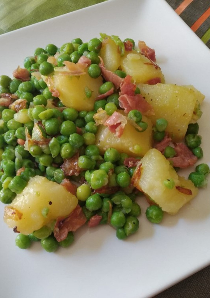 Una foto de Guisantes con patatas y jamón