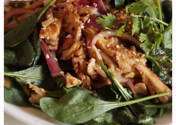 Recipe of Super Quick Baby spinach & sesame chicken salad