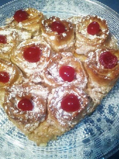 Una foto de Pastel corazón de masa filo y crema