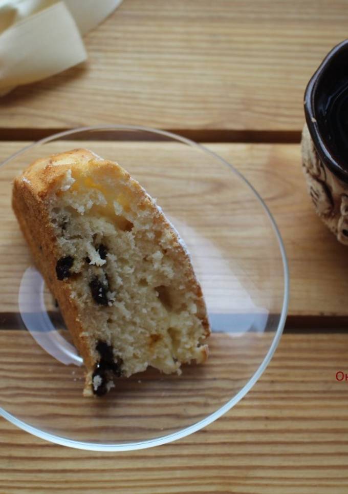 Простий кекс з родзинками