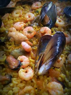 Una foto de Arroz mar y montaña a mi manera (alcachofa, mejillón y gamba roja)