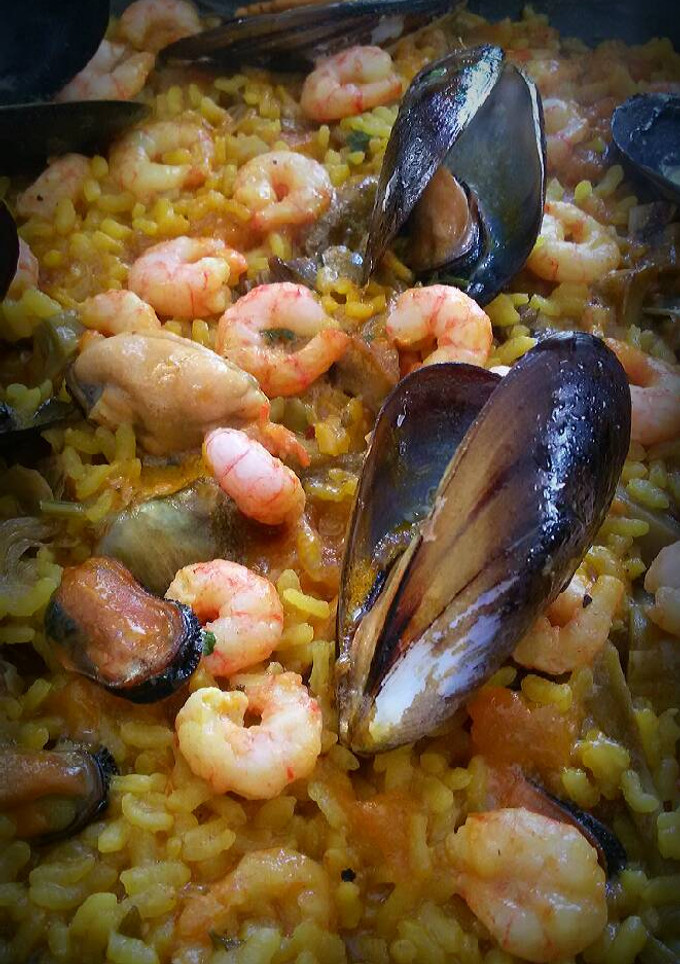 Una foto de Arroz mar y montaña a mi manera (alcachofa, mejillón y gamba roja)