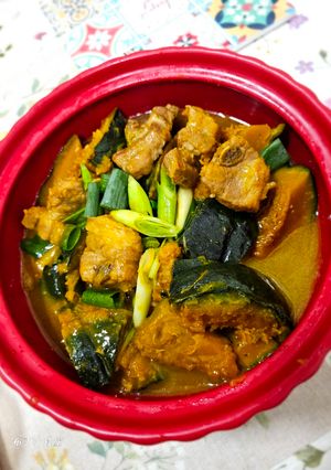 A picture of Braised Pork Ribs with Pumpkin.