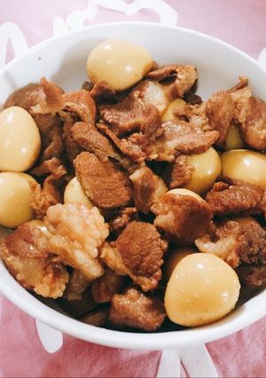 Hình của món Thịt kho trứng cút.