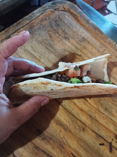 Una foto de Churrascas con porotos negros