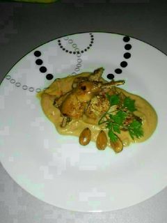 Una foto de Perdiz en salsa de almendra