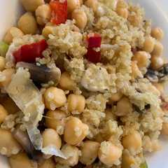 Una foto de Quinoa con garbanzos