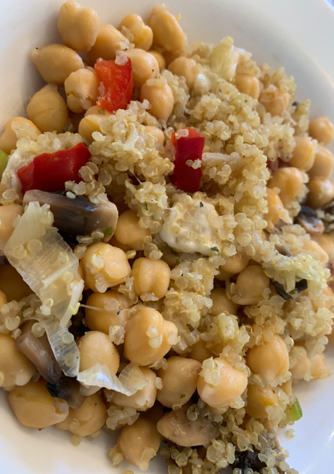 Una foto de Quinoa con garbanzos