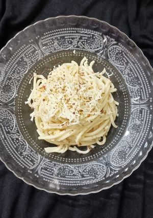 A picture of Butter garlic pasta.