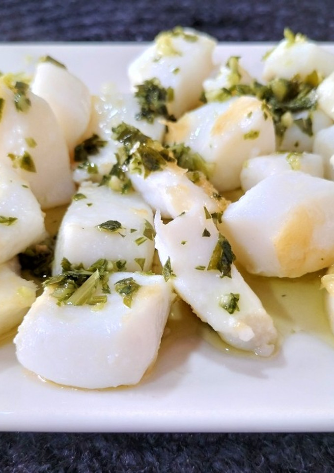 Una foto de Sepia a la plancha con salsa mery