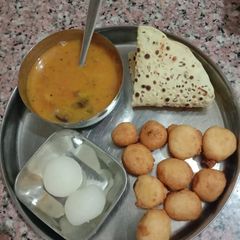 A picture of Sambhar vada.