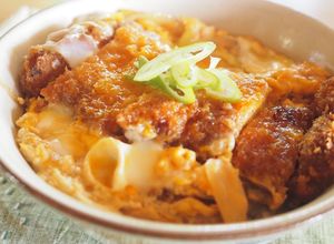 Una foto de Katsudon (カツ丼)/ Comida japonesa【Receta】