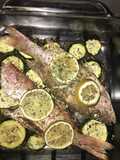 Pescado horneado a las finas hierbas